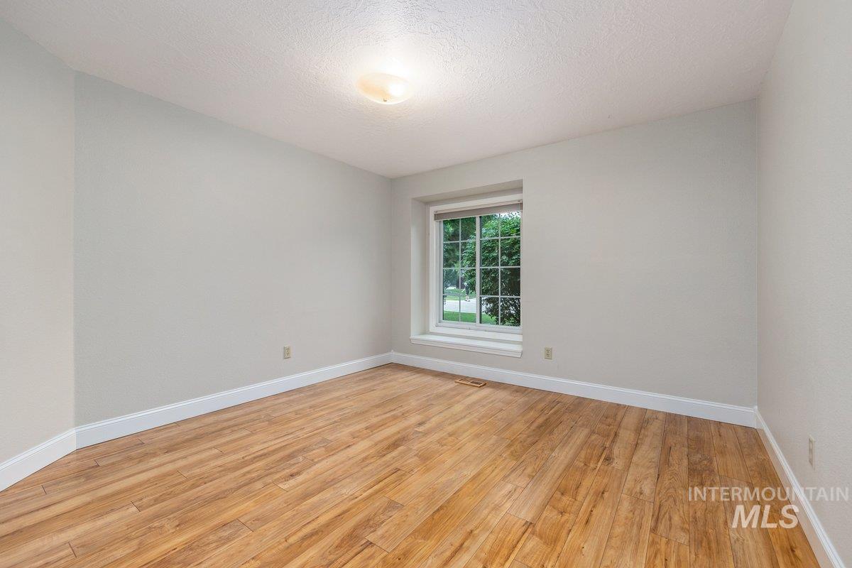 9922 W Aladar Ct, Boise, Idaho 83704, 3 Bedrooms, 2 Bathrooms, Residential For Sale, Price $572,000, 98995051