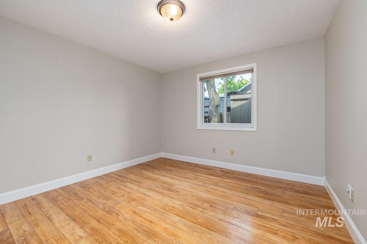 9922 W Aladar Ct, Boise, Idaho 83704, 3 Bedrooms, 2 Bathrooms, Residential For Sale, Price $572,000, 98995051