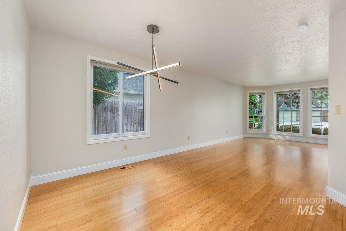 9922 W Aladar Ct, Boise, Idaho 83704, 3 Bedrooms, 2 Bathrooms, Residential For Sale, Price $572,000, 98995051