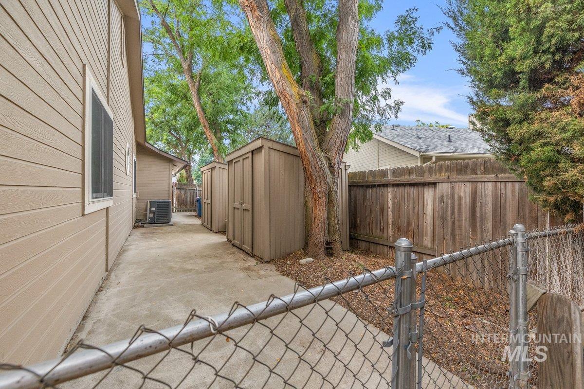 9922 W Aladar Ct, Boise, Idaho 83704, 3 Bedrooms, 2 Bathrooms, Residential For Sale, Price $572,000, 98995051