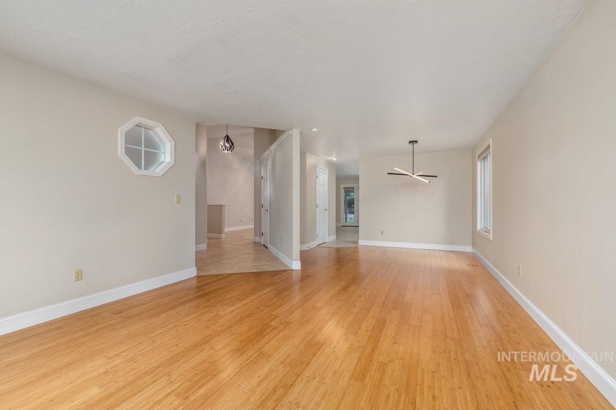 9922 W Aladar Ct, Boise, Idaho 83704, 3 Bedrooms, 2 Bathrooms, Residential For Sale, Price $572,000, 98995051