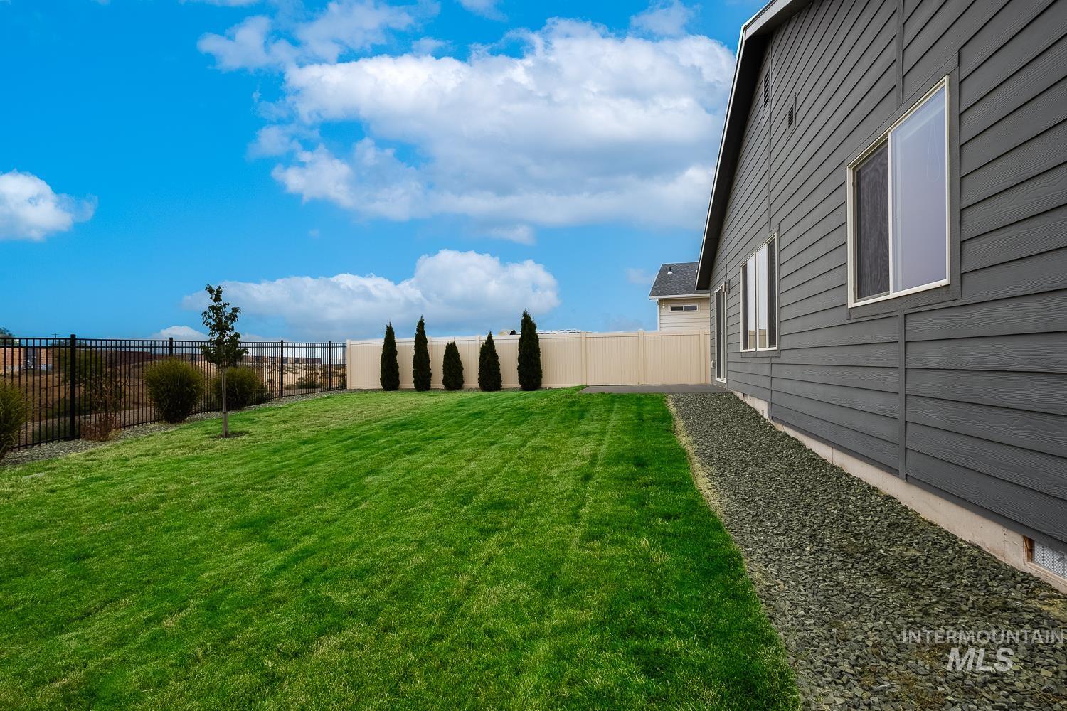 1545 N Thistle Dr, Kuna, Idaho 83634, 3 Bedrooms, 2 Bathrooms, Residential For Sale, Price $455,000, 98995056