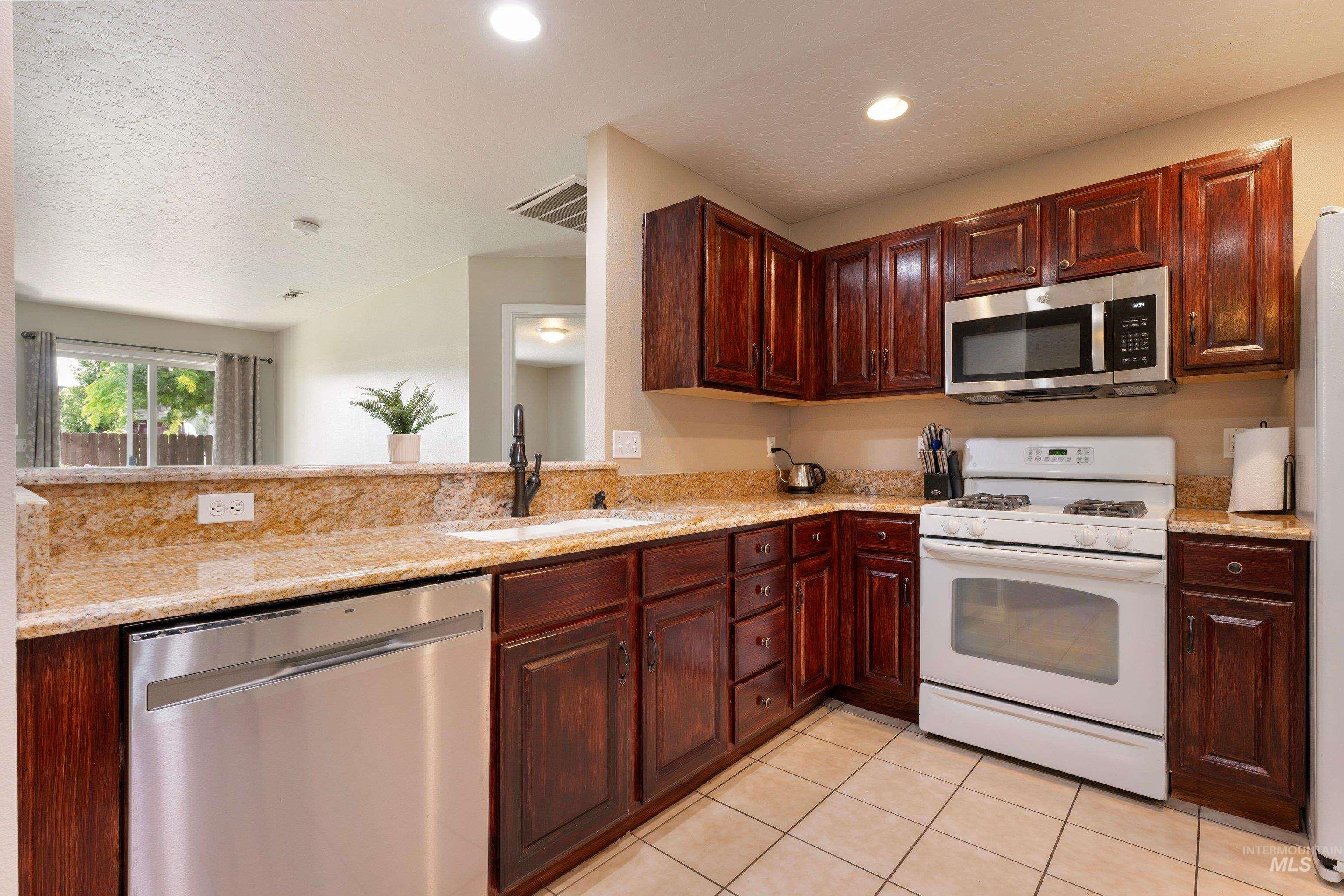 106 Bridgeport Ave., Caldwell, Idaho 83605, 3 Bedrooms, 2 Bathrooms, Residential For Sale, Price $360,000,MLS 98995060