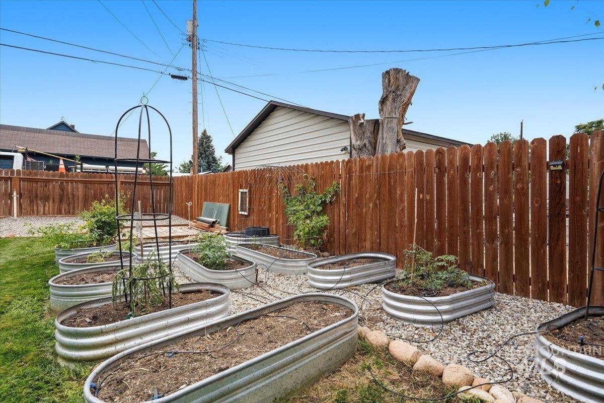 421 E 2nd St, Emmett, Idaho 83617, 4 Bedrooms, 2 Bathrooms, Residential For Sale, Price $575,000,MLS 98995061
