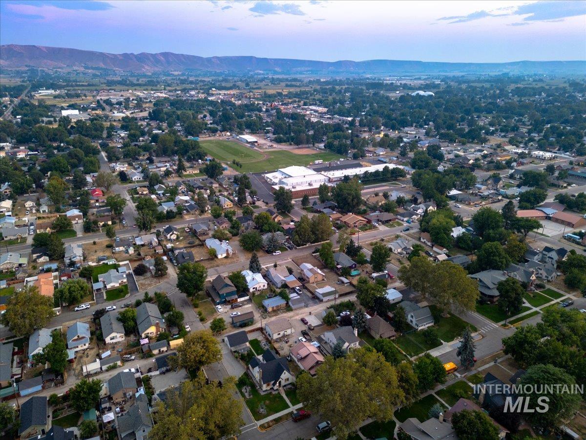 421 E 2nd St, Emmett, Idaho 83617, 4 Bedrooms, 2 Bathrooms, Residential For Sale, Price $575,000,MLS 98995061