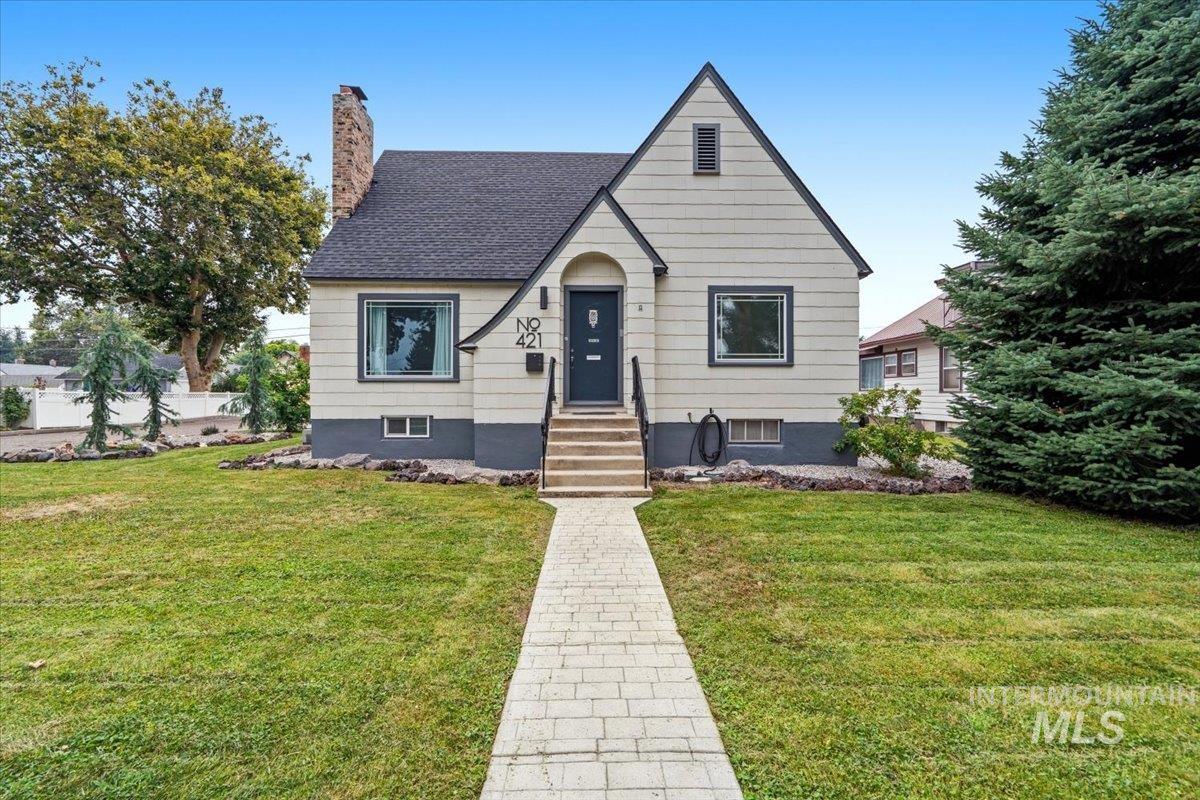 421 E 2nd St, Emmett, Idaho 83617, 4 Bedrooms, 2 Bathrooms, Residential For Sale, Price $575,000,MLS 98995061