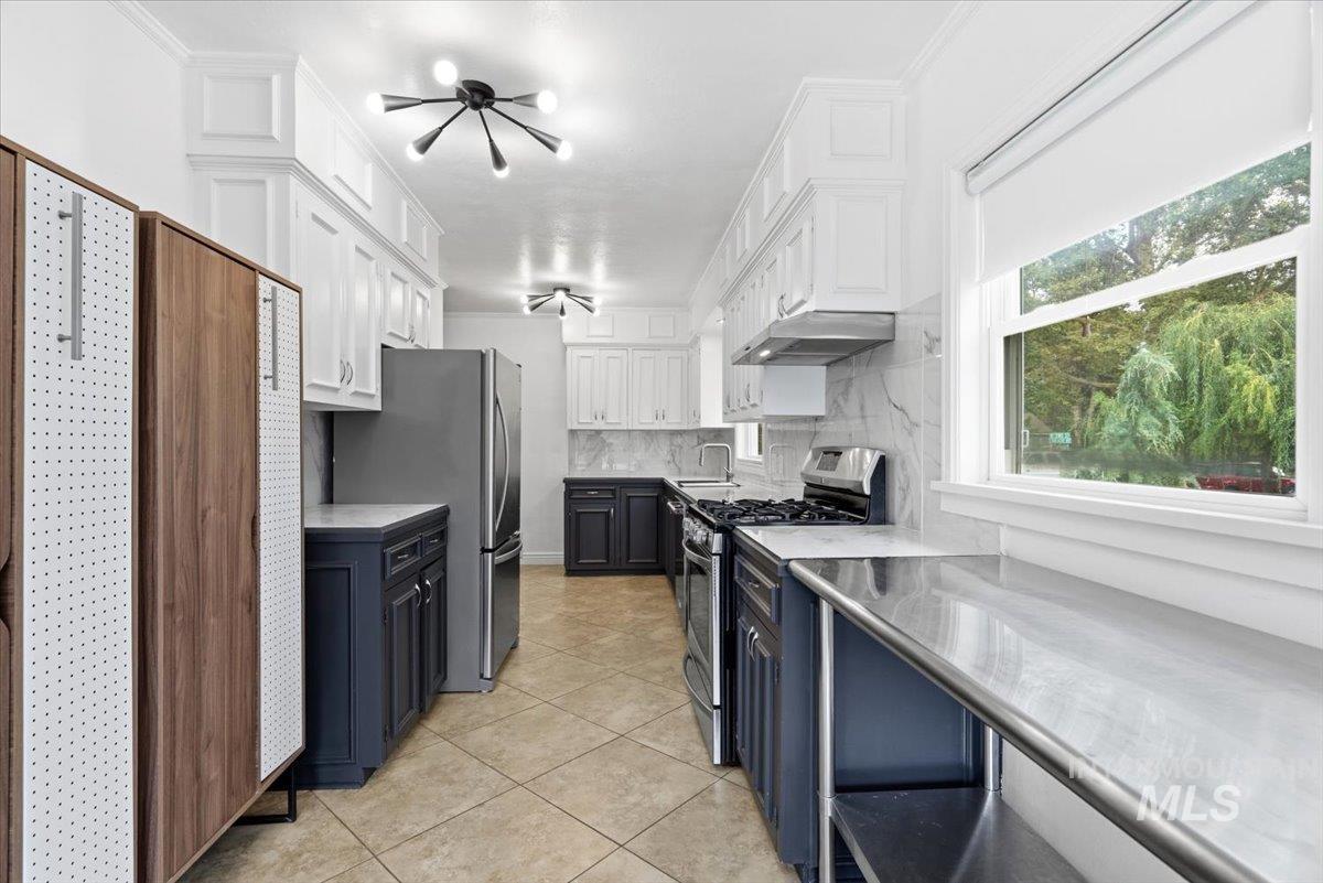 421 E 2nd St, Emmett, Idaho 83617, 4 Bedrooms, 2 Bathrooms, Residential For Sale, Price $575,000,MLS 98995061