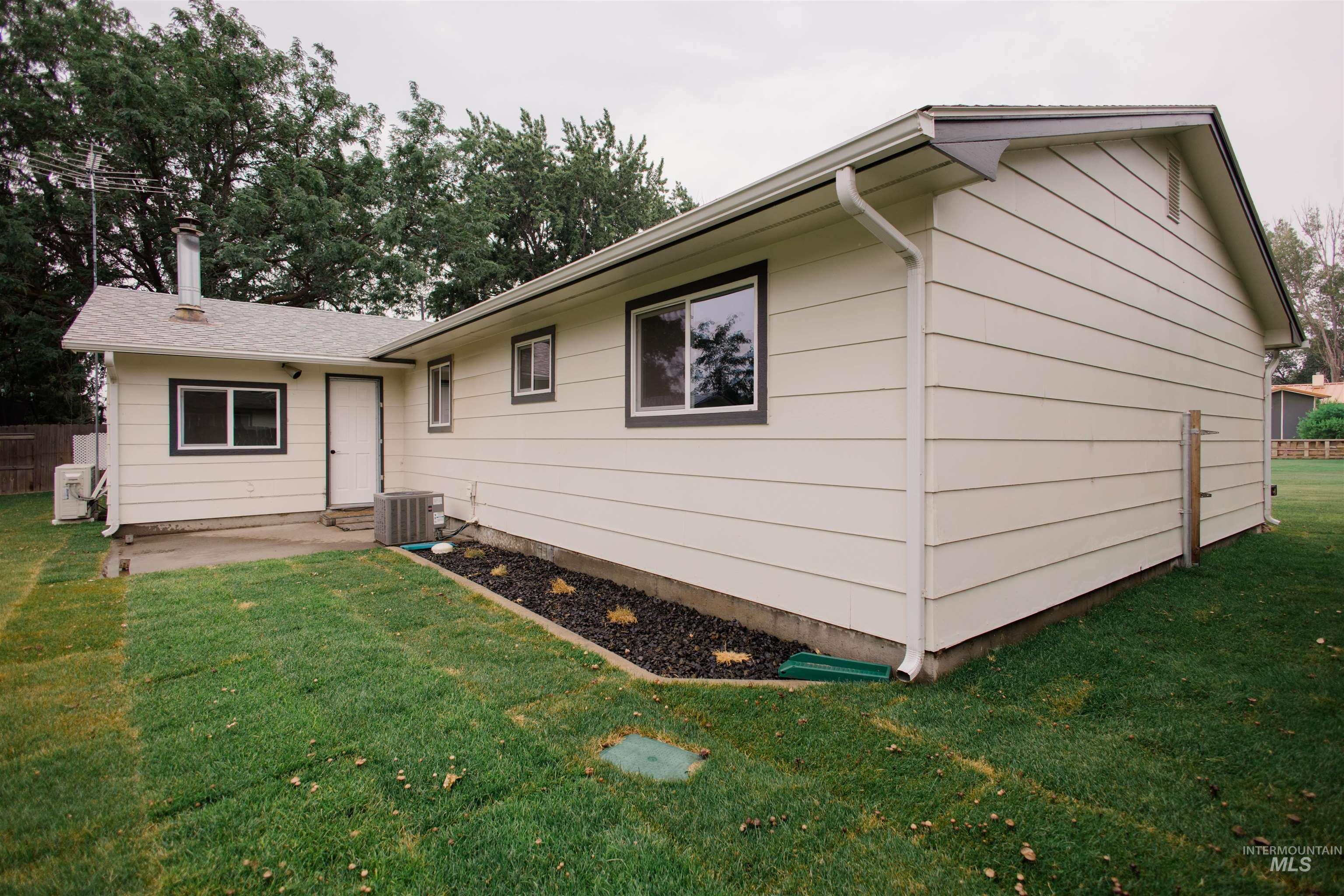870 N 10th E, Mountain Home, Idaho 83647, 4 Bedrooms, 2 Bathrooms, Residential For Sale, Price $369,900,MLS 98995062