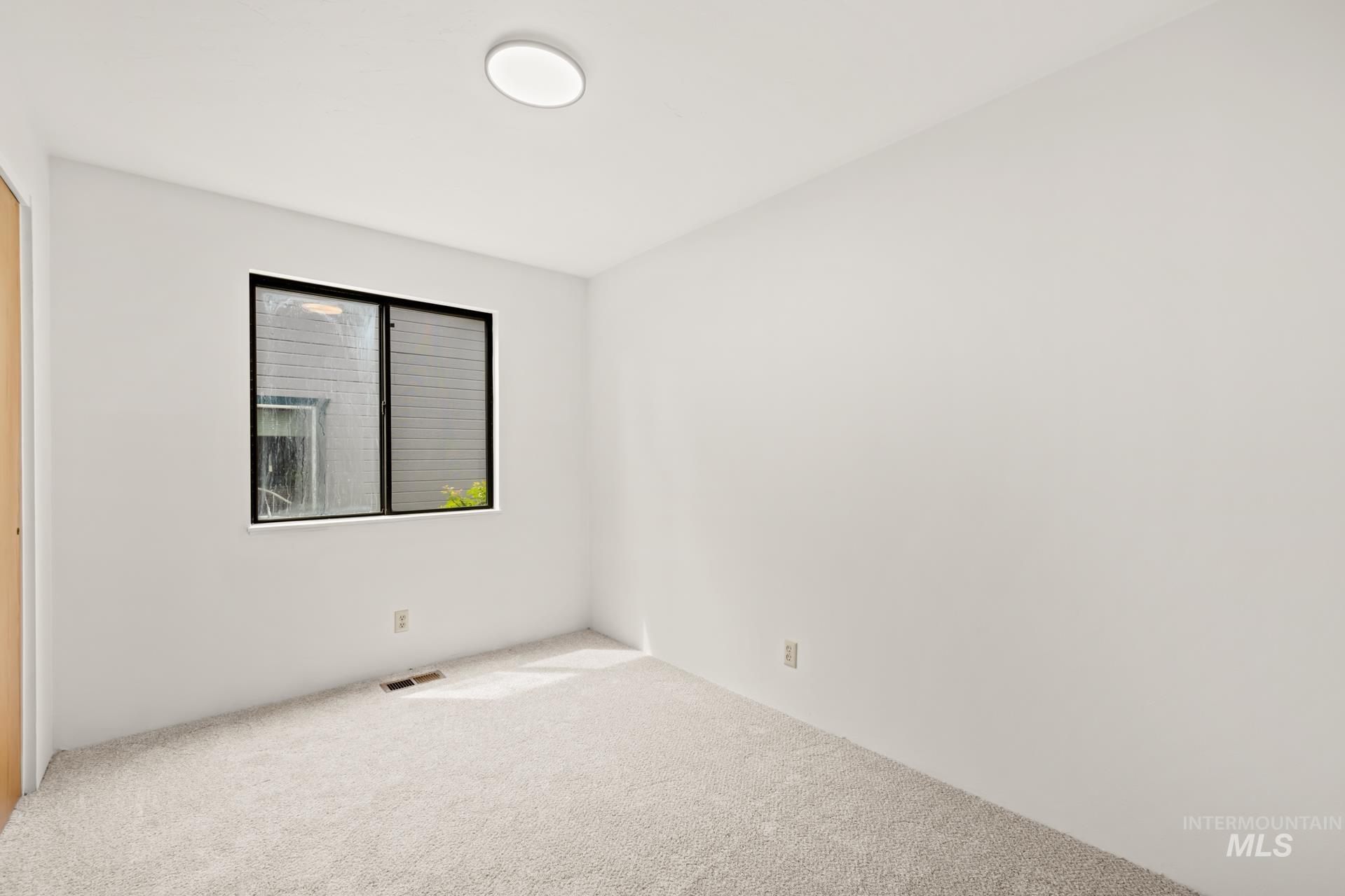 452 E Chester Ln, Boise, Idaho 83706, 2 Bedrooms, 2 Bathrooms, Residential For Sale, Price $339,900, 98995066