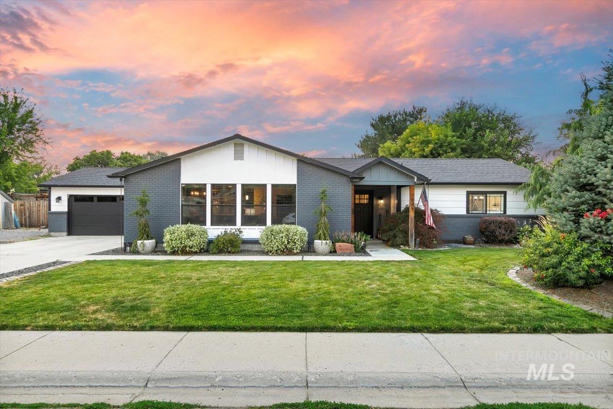 2845 S Chinkapin Ave, Boise, Idaho 83709, 3 Bedrooms, 2 Bathrooms, Residential For Sale, Price $750,000,MLS 98995071