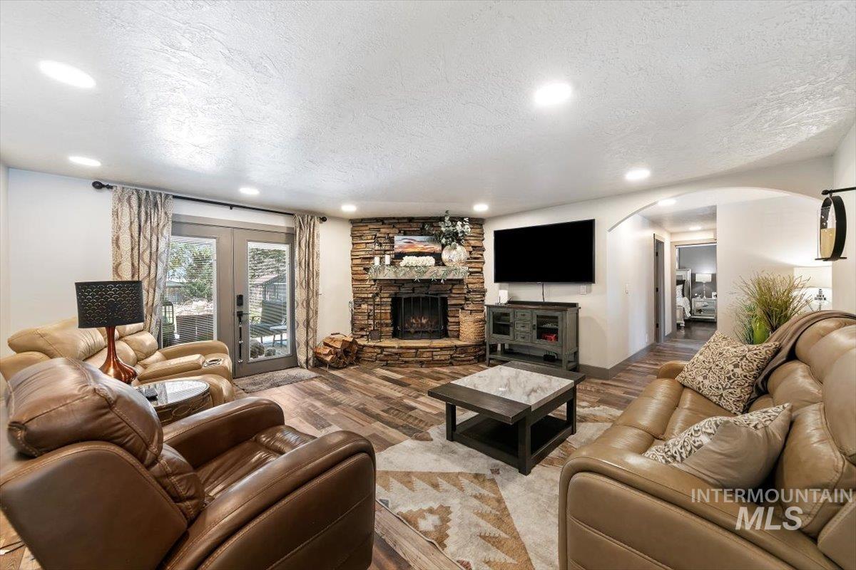 2845 S Chinkapin Ave, Boise, Idaho 83709, 3 Bedrooms, 2 Bathrooms, Residential For Sale, Price $750,000,MLS 98995071