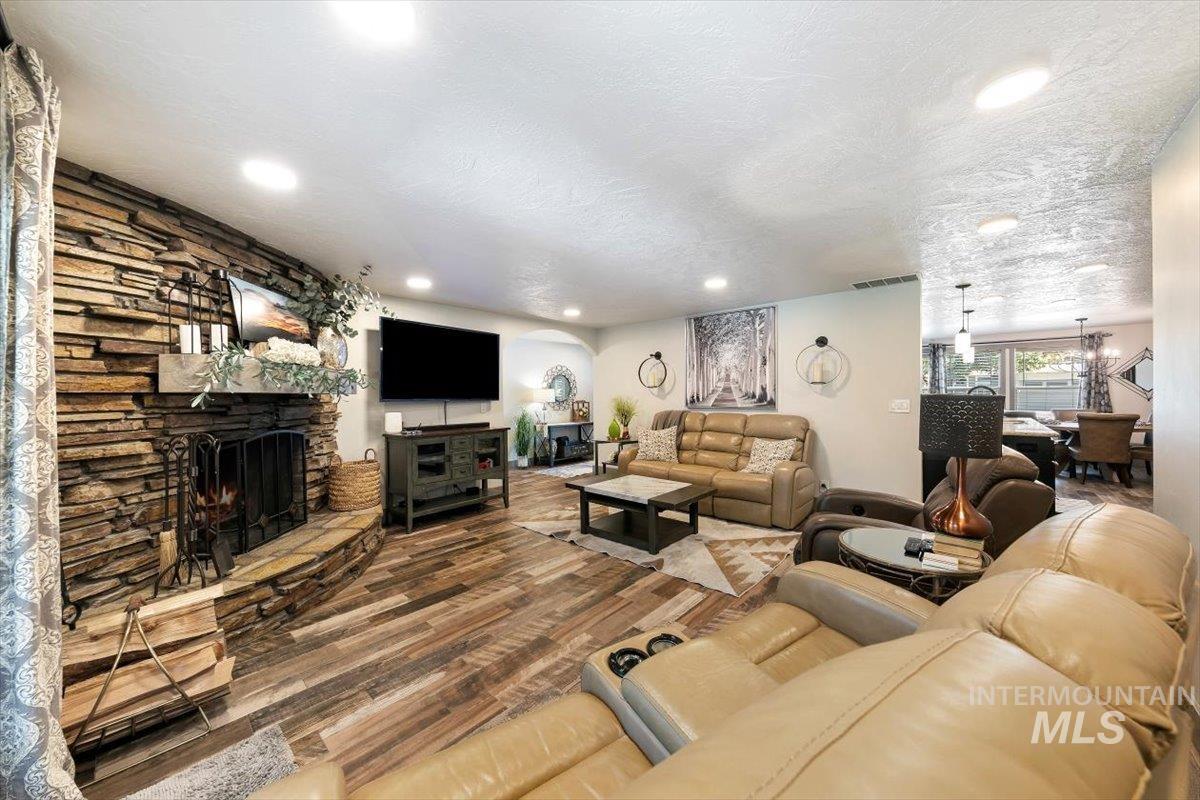 2845 S Chinkapin Ave, Boise, Idaho 83709, 3 Bedrooms, 2 Bathrooms, Residential For Sale, Price $750,000,MLS 98995071