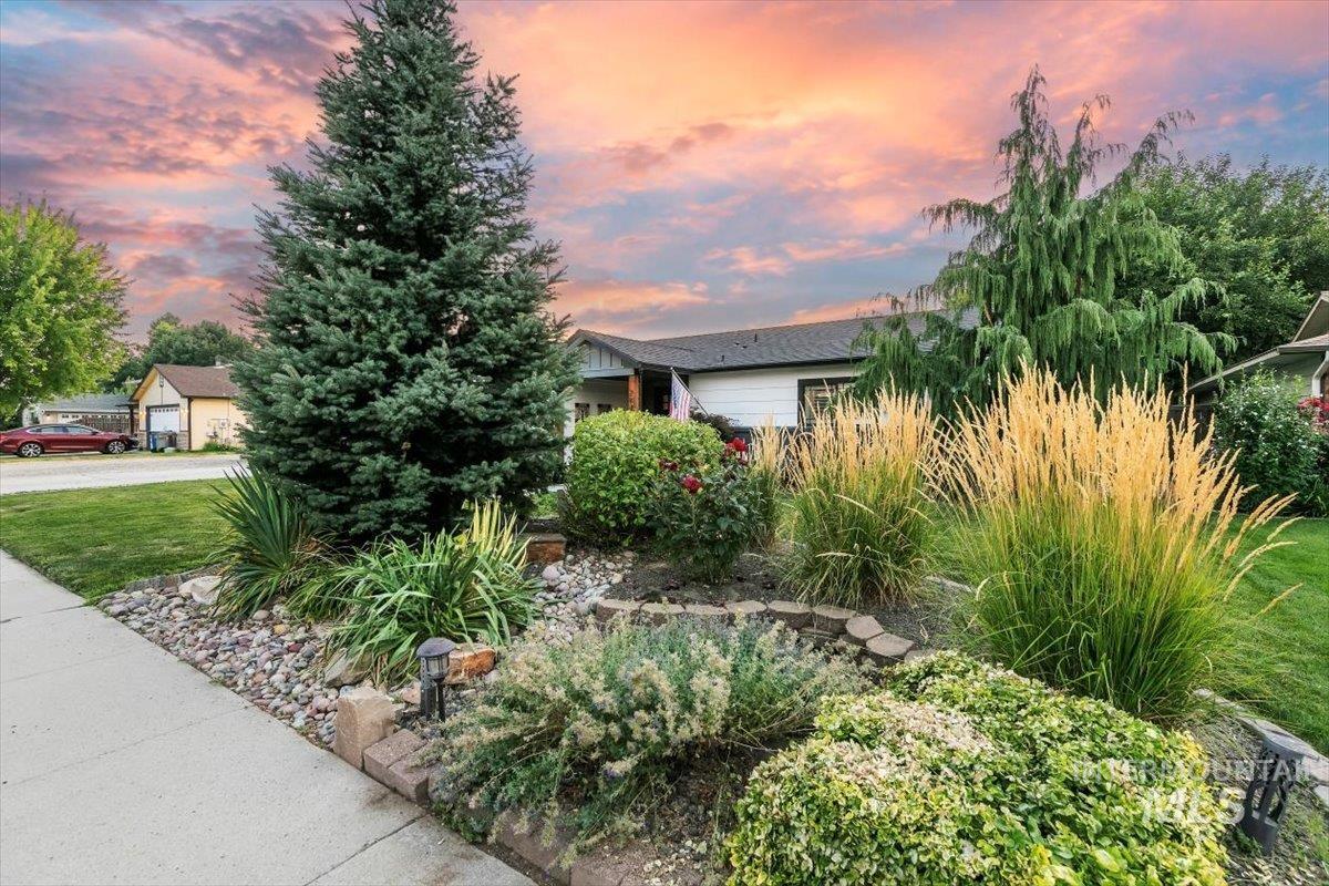 2845 S Chinkapin Ave, Boise, Idaho 83709, 3 Bedrooms, 2 Bathrooms, Residential For Sale, Price $750,000,MLS 98995071