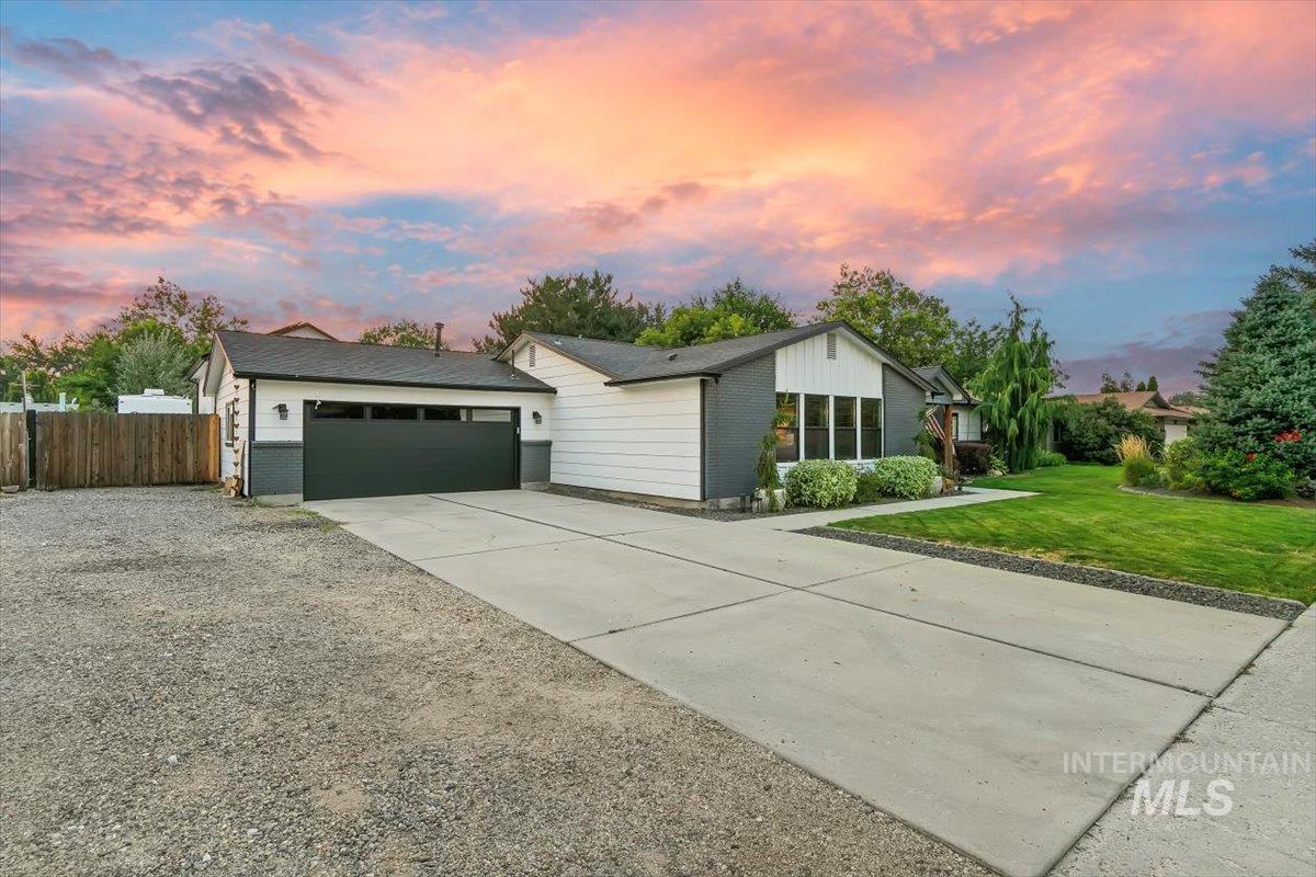 2845 S Chinkapin Ave, Boise, Idaho 83709, 3 Bedrooms, 2 Bathrooms, Residential For Sale, Price $750,000,MLS 98995071