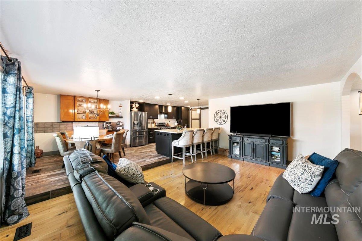 2845 S Chinkapin Ave, Boise, Idaho 83709, 3 Bedrooms, 2 Bathrooms, Residential For Sale, Price $750,000,MLS 98995071