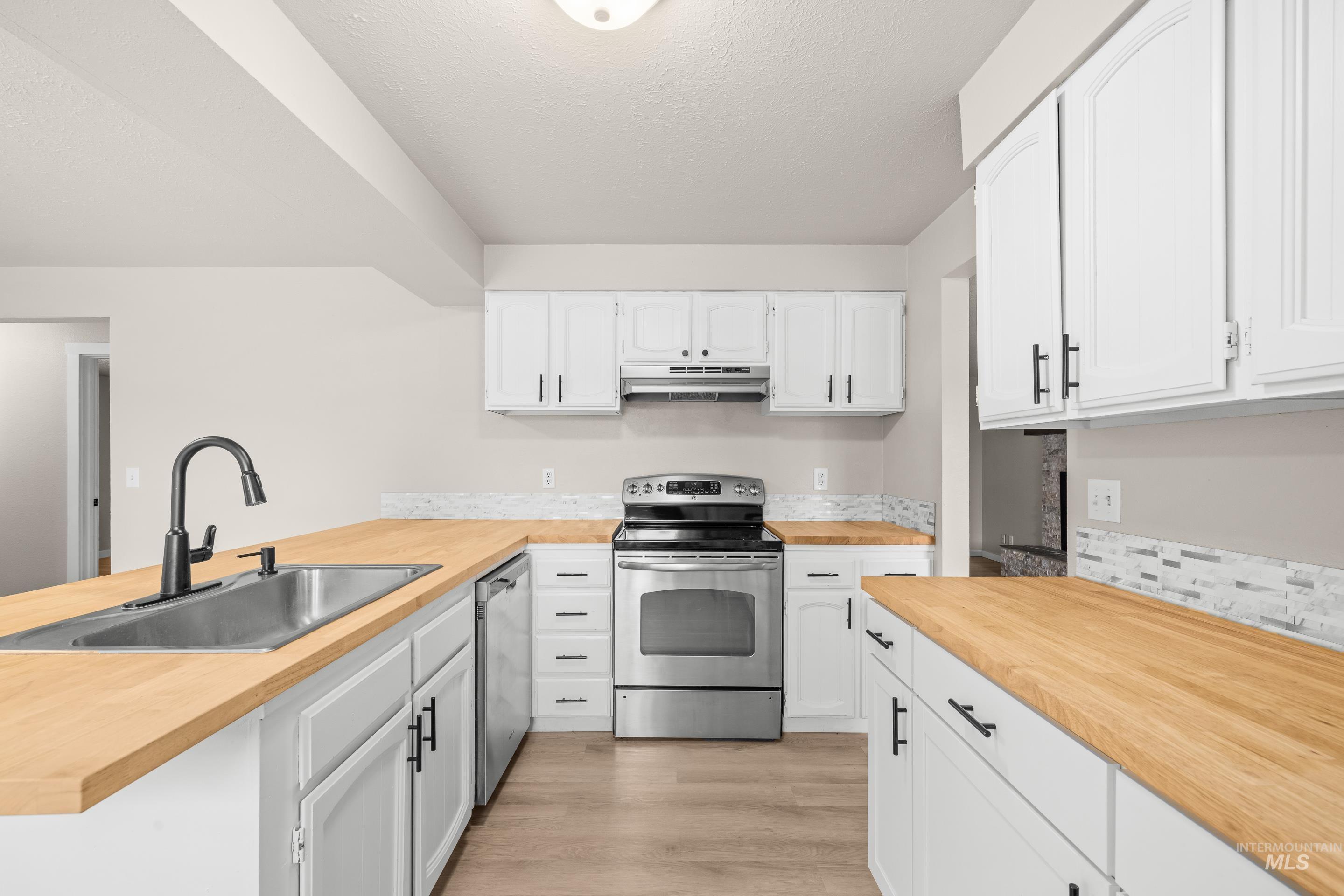 920 N 12TH E, Mountain Home, Idaho 83647, 3 Bedrooms, 2 Bathrooms, Residential For Sale, Price $324,900, 98995075