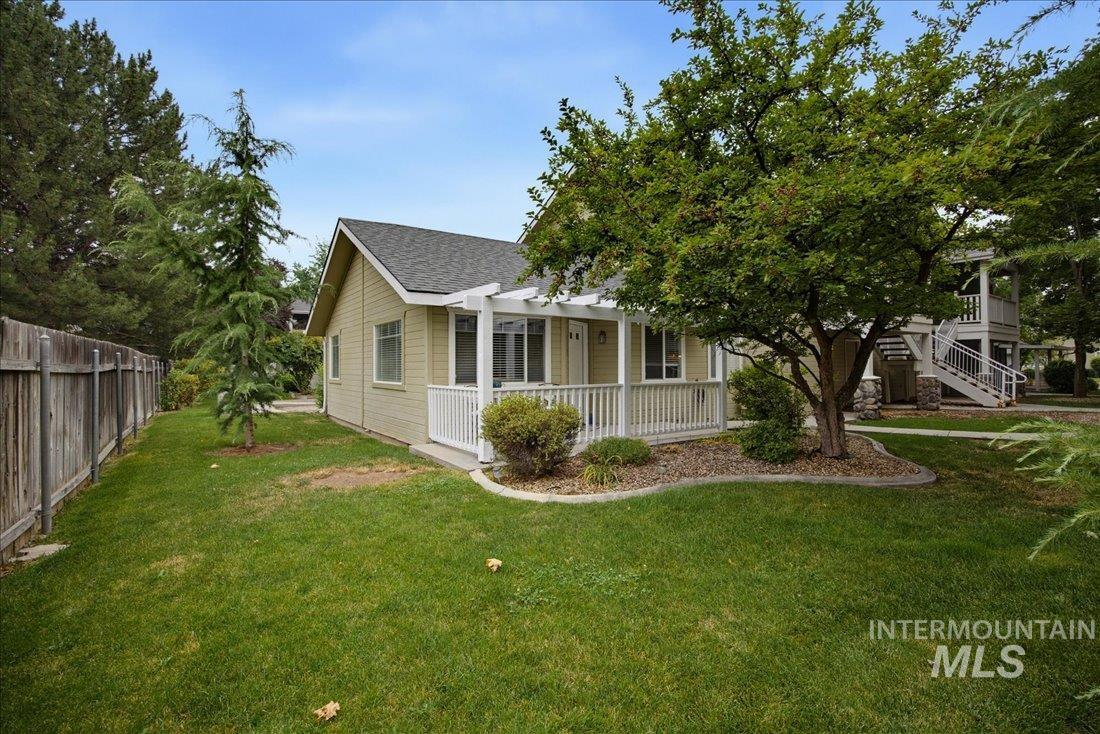 439 W State St, Eagle, Idaho 83616, 2 Bedrooms, 2 Bathrooms, Residential For Sale, Price $329,900, 98995076