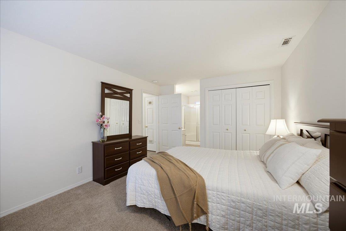 439 W State St, Eagle, Idaho 83616, 2 Bedrooms, 2 Bathrooms, Residential For Sale, Price $329,900, 98995076