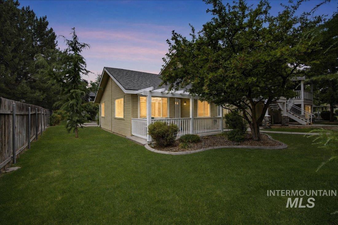 439 W State St, Eagle, Idaho 83616, 2 Bedrooms, 2 Bathrooms, Residential For Sale, Price $329,900, 98995076