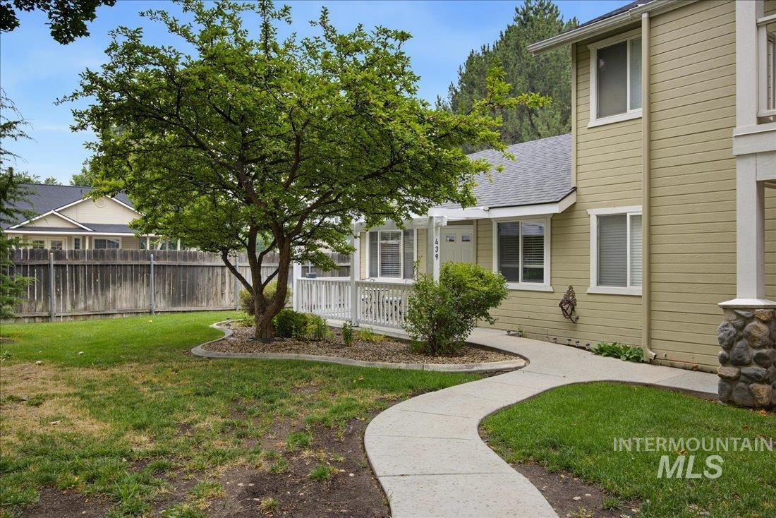 439 W State St, Eagle, Idaho 83616, 2 Bedrooms, 2 Bathrooms, Residential For Sale, Price $329,900, 98995076