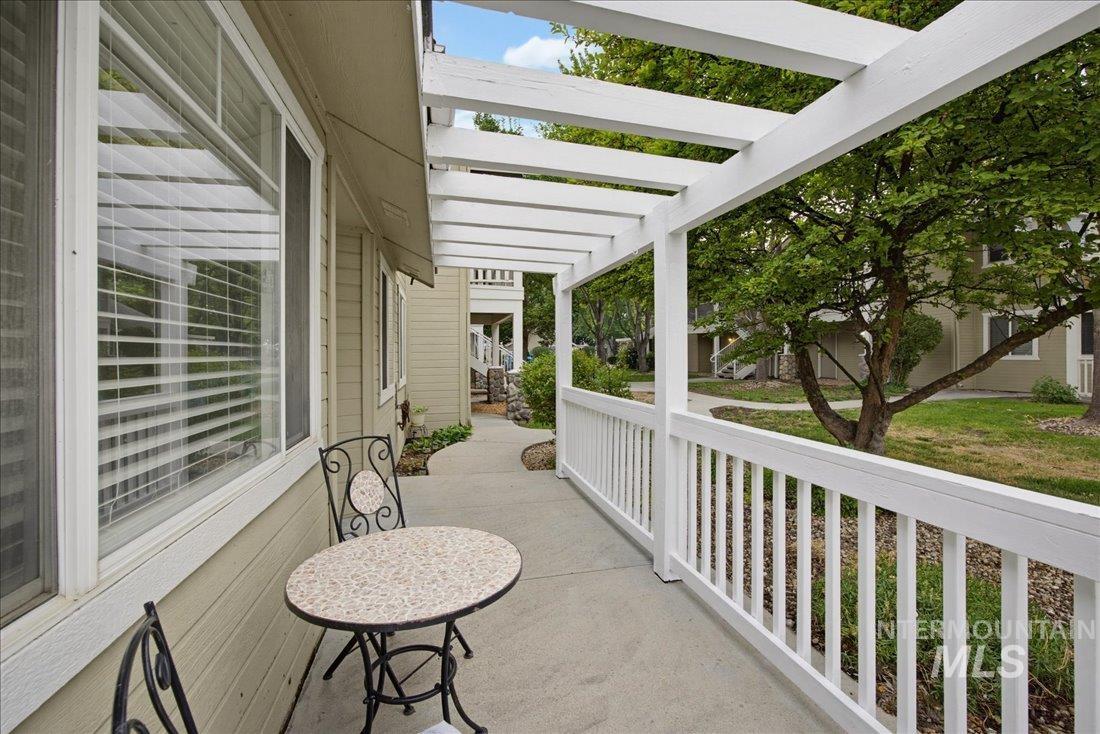 439 W State St, Eagle, Idaho 83616, 2 Bedrooms, 2 Bathrooms, Residential For Sale, Price $329,900, 98995076