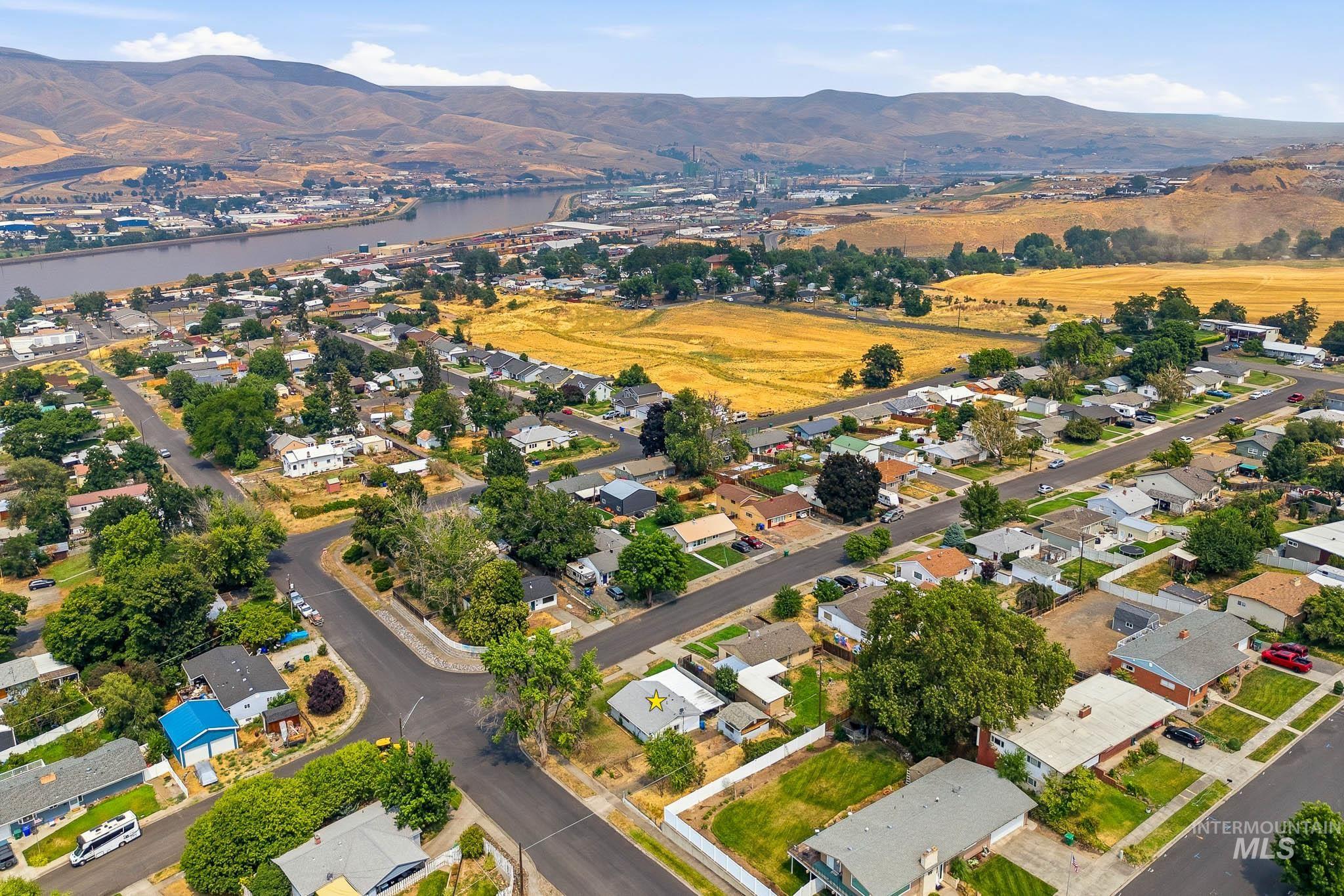 2602 9th Ave, Lewiston, Idaho 83501, 2 Bedrooms, 1 Bathroom, Residential For Sale, Price $299,000, 98995084