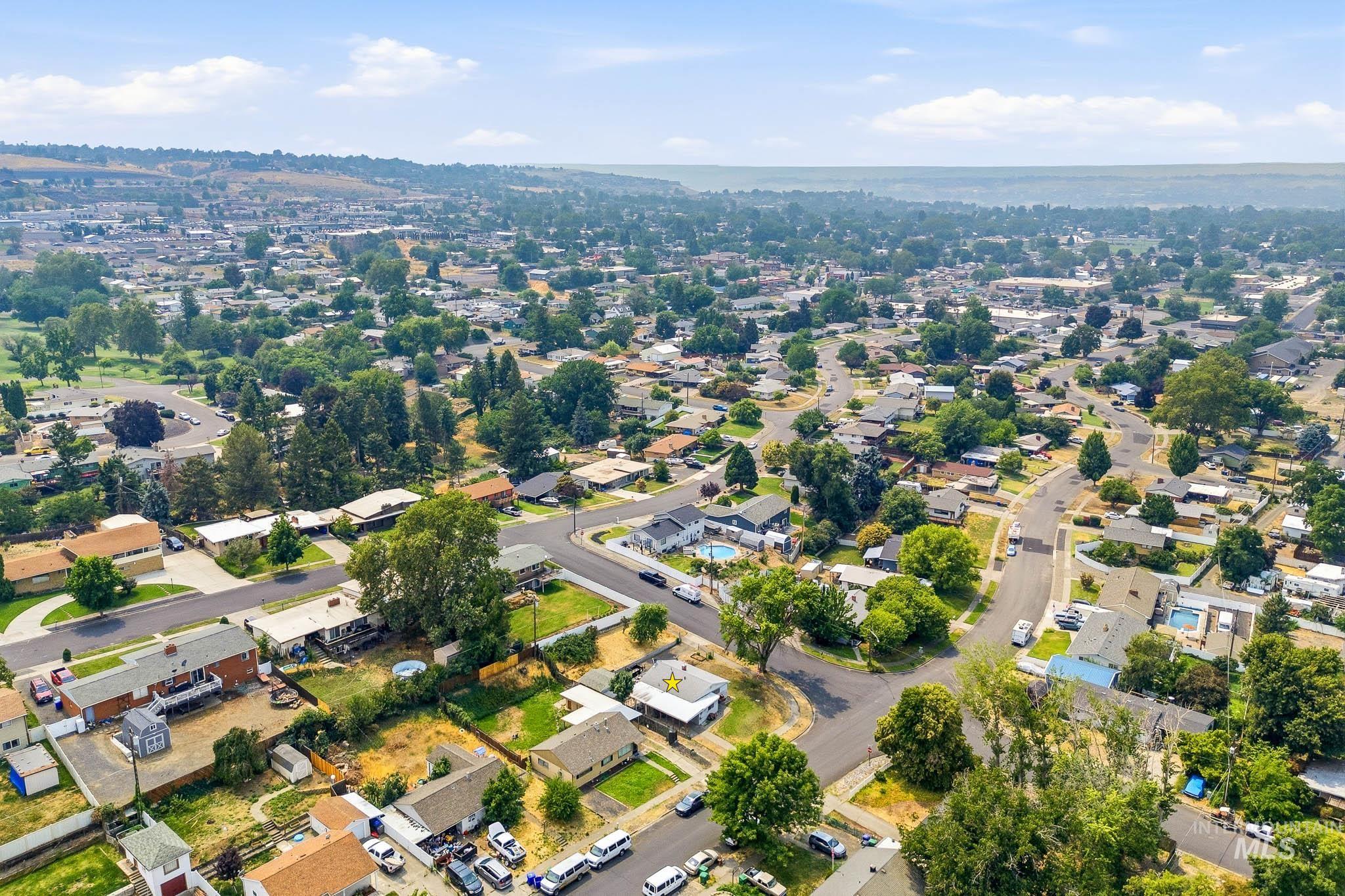 2602 9th Ave, Lewiston, Idaho 83501, 2 Bedrooms, 1 Bathroom, Residential For Sale, Price $299,000, 98995084