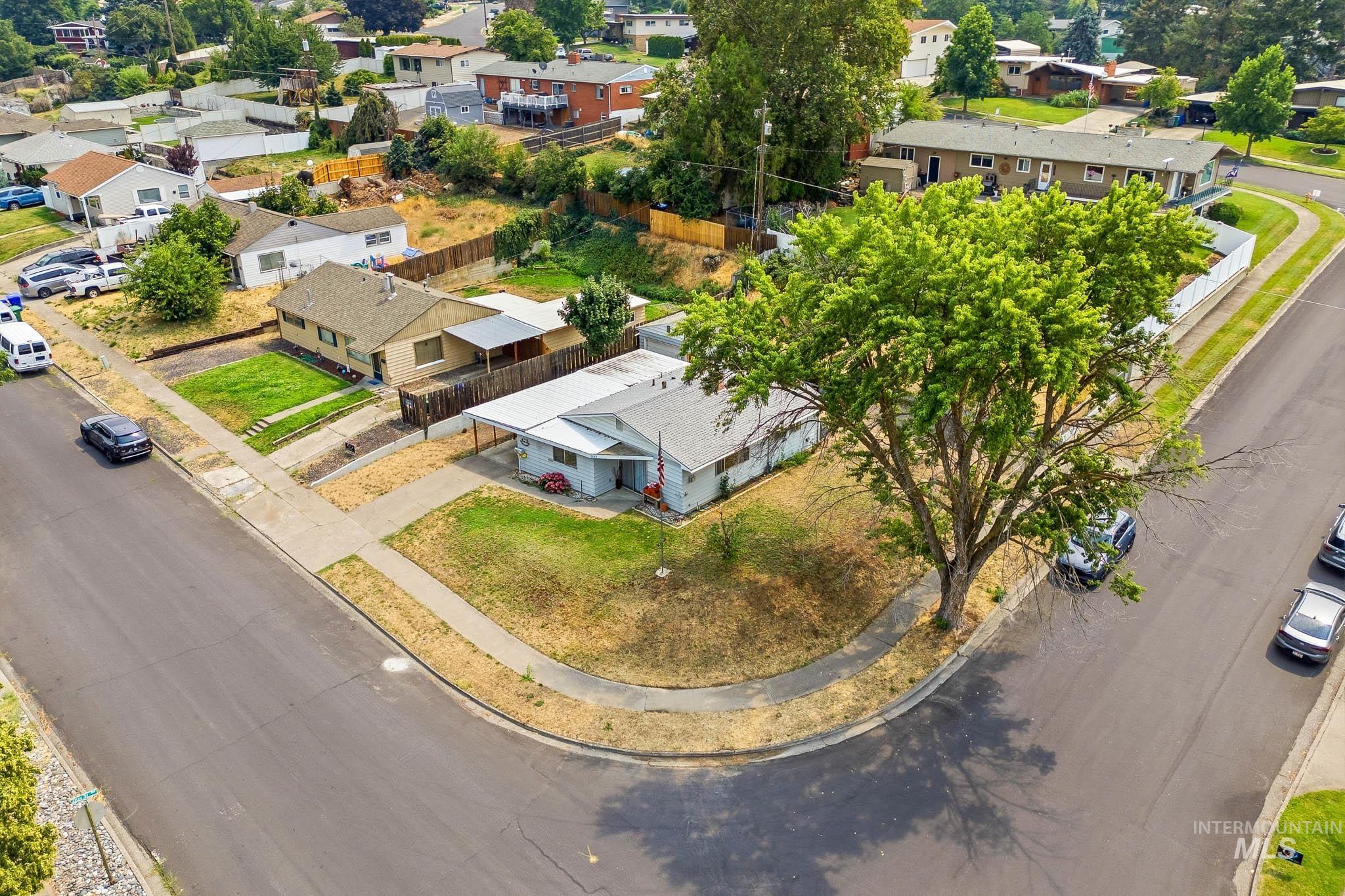 2602 9th Ave, Lewiston, Idaho 83501, 2 Bedrooms, 1 Bathroom, Residential For Sale, Price $299,000, 98995084