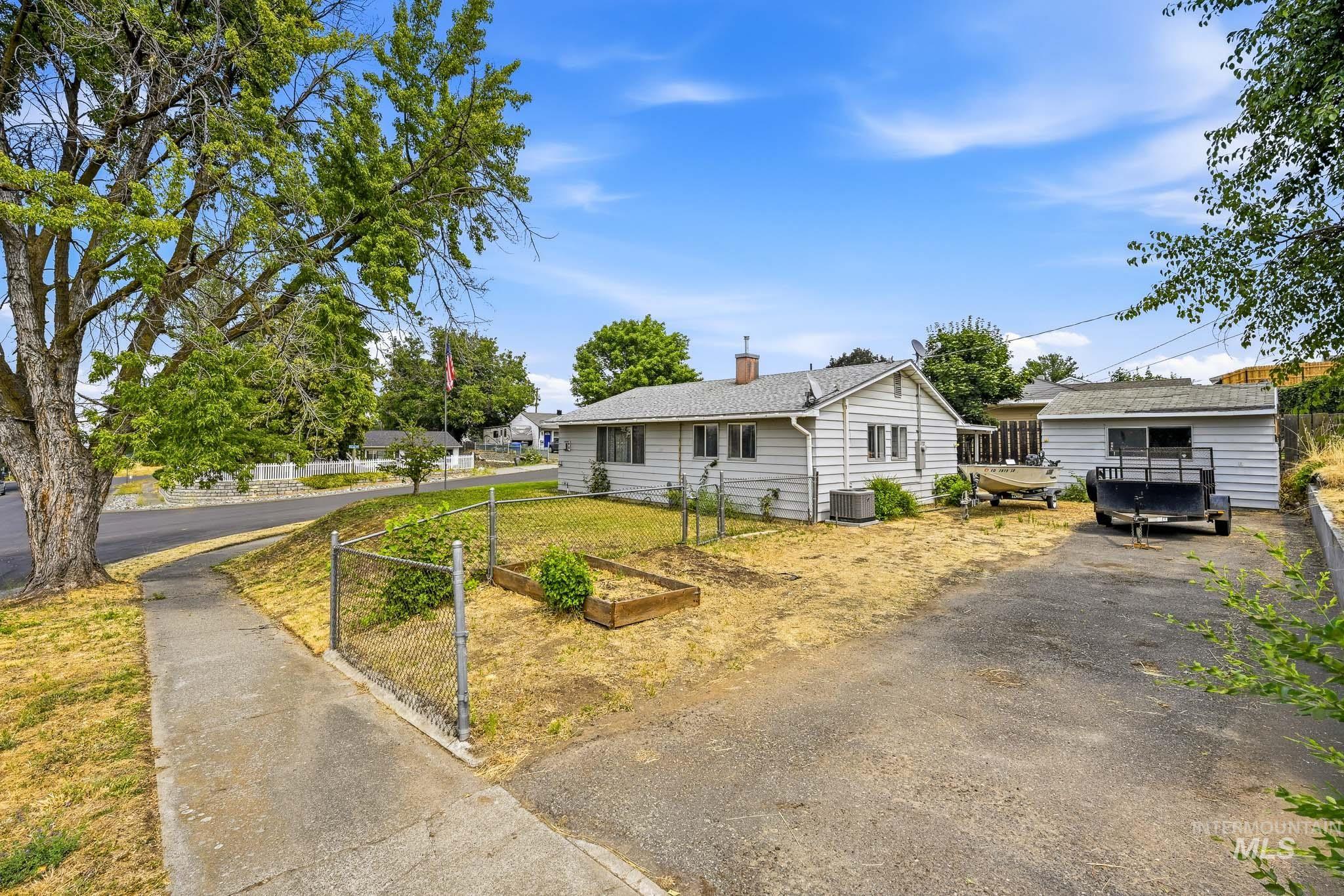 2602 9th Ave, Lewiston, Idaho 83501, 2 Bedrooms, 1 Bathroom, Residential For Sale, Price $299,000, 98995084