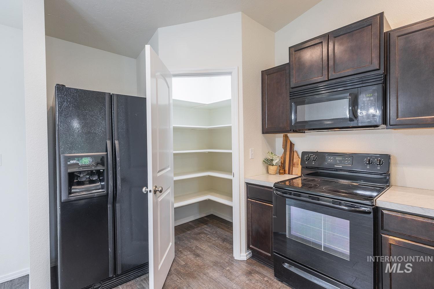 956 S Hebgon Lake Ave, Middleton, Idaho 83644, 3 Bedrooms, 2 Bathrooms, Residential For Sale, Price $389,900,MLS 98995089