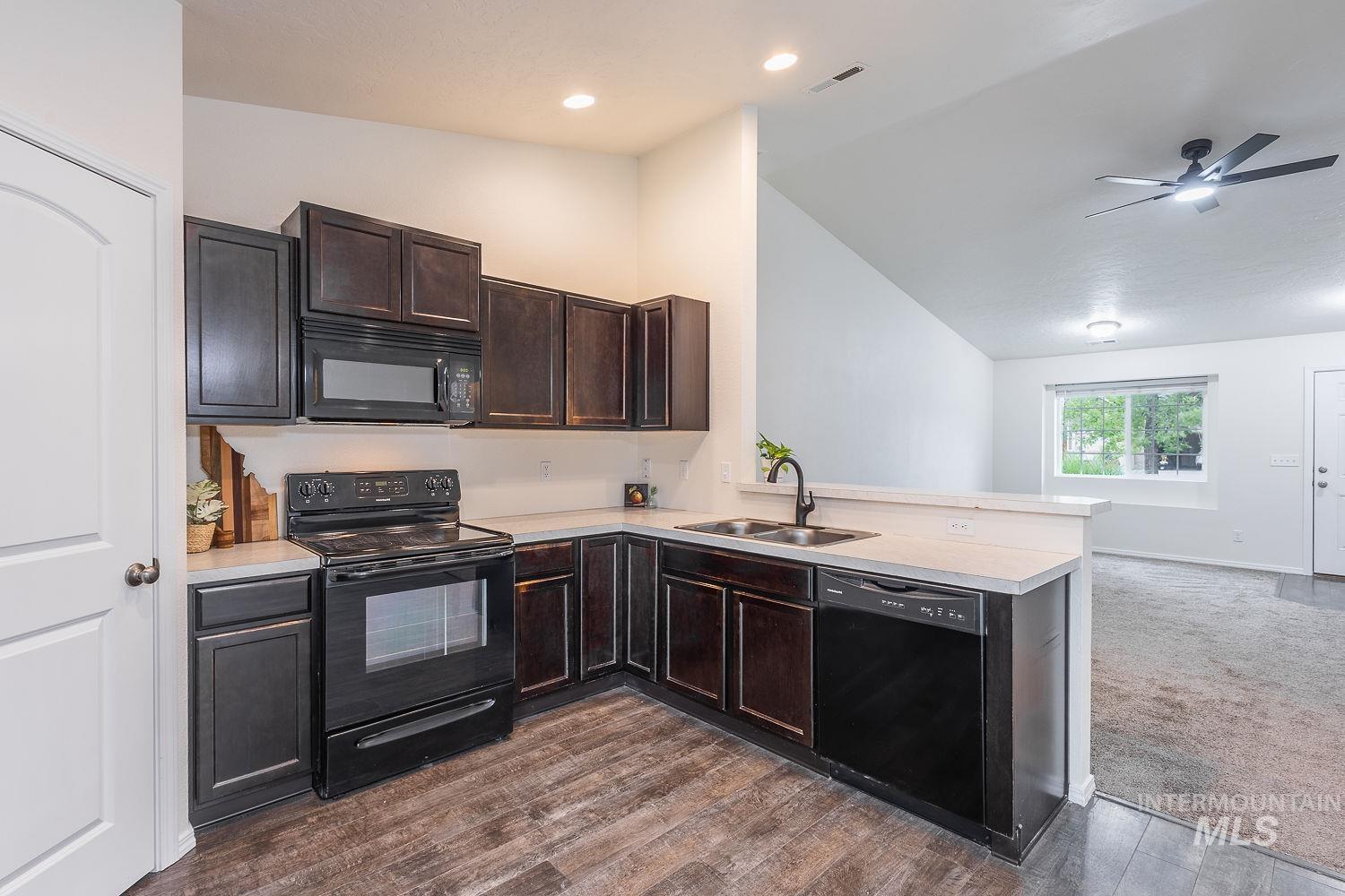 956 S Hebgon Lake Ave, Middleton, Idaho 83644, 3 Bedrooms, 2 Bathrooms, Residential For Sale, Price $389,900,MLS 98995089