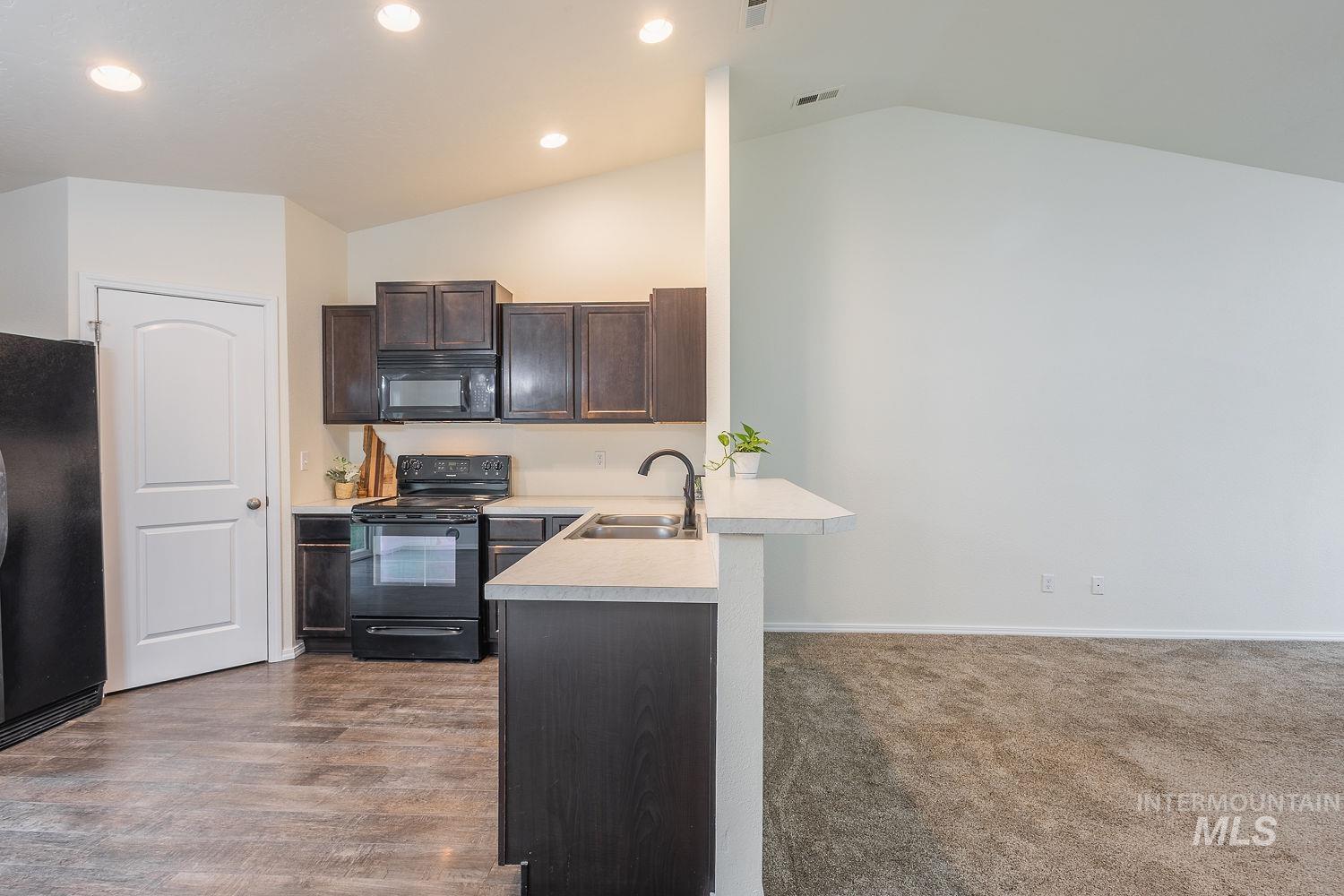956 S Hebgon Lake Ave, Middleton, Idaho 83644, 3 Bedrooms, 2 Bathrooms, Residential For Sale, Price $389,900,MLS 98995089