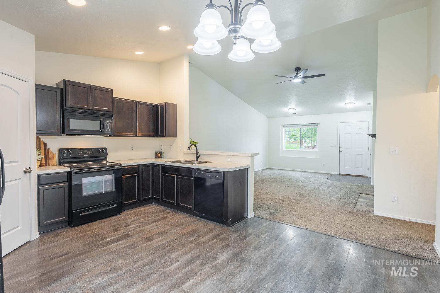 956 S Hebgon Lake Ave, Middleton, Idaho 83644, 3 Bedrooms, 2 Bathrooms, Residential For Sale, Price $389,900,MLS 98995089