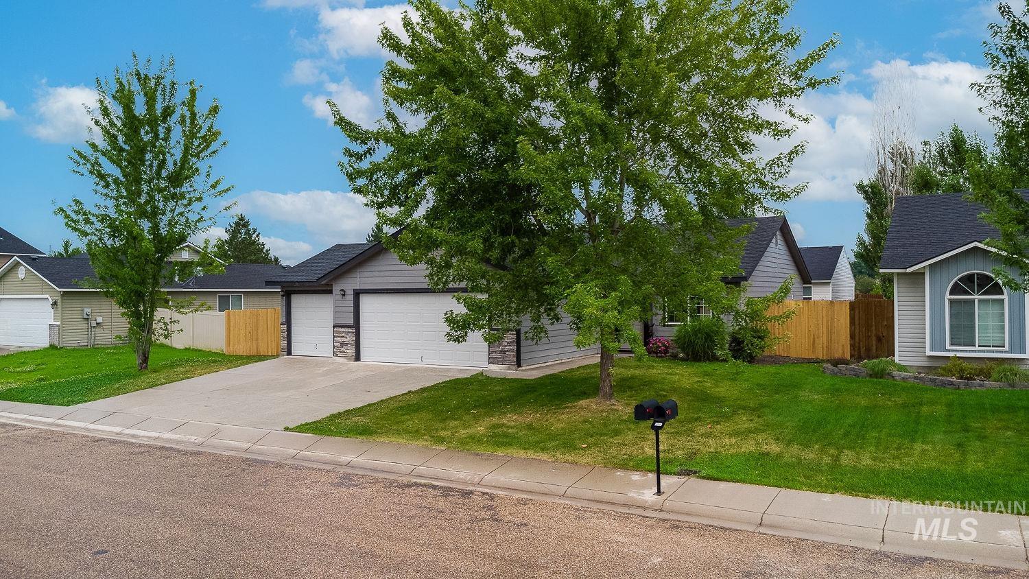 956 S Hebgon Lake Ave, Middleton, Idaho 83644, 3 Bedrooms, 2 Bathrooms, Residential For Sale, Price $389,900,MLS 98995089