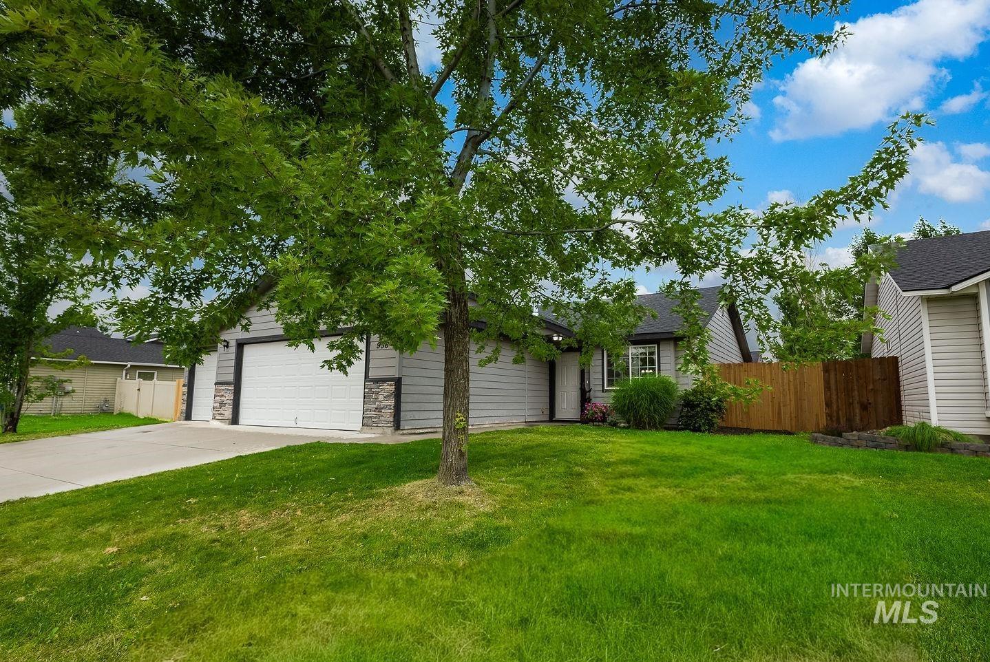 956 S Hebgon Lake Ave, Middleton, Idaho 83644, 3 Bedrooms, 2 Bathrooms, Residential For Sale, Price $389,900,MLS 98995089
