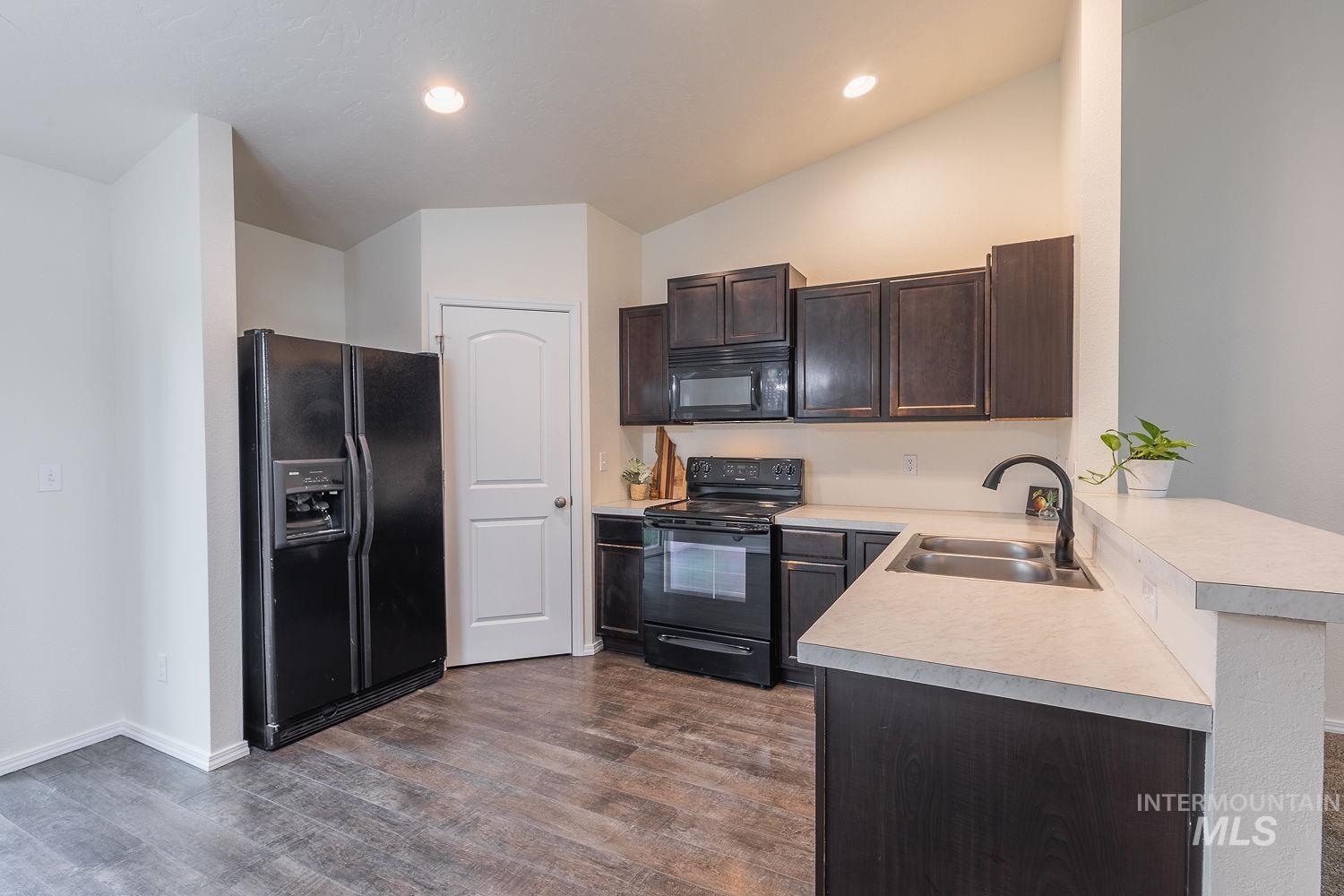 956 S Hebgon Lake Ave, Middleton, Idaho 83644, 3 Bedrooms, 2 Bathrooms, Residential For Sale, Price $389,900,MLS 98995089