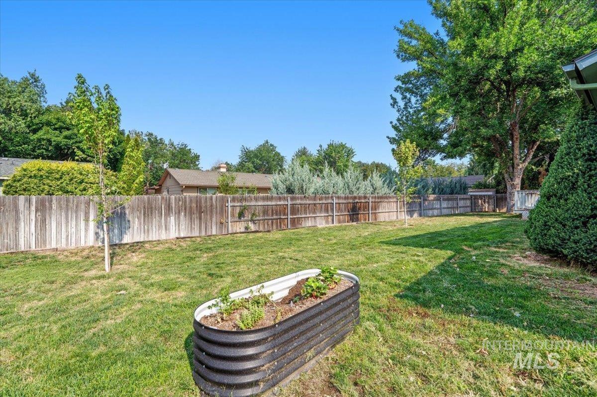 10675 W. Cranberry ct., Boise, Idaho 83717, 3 Bedrooms, 2 Bathrooms, Residential For Sale, Price $459,000, 98995091