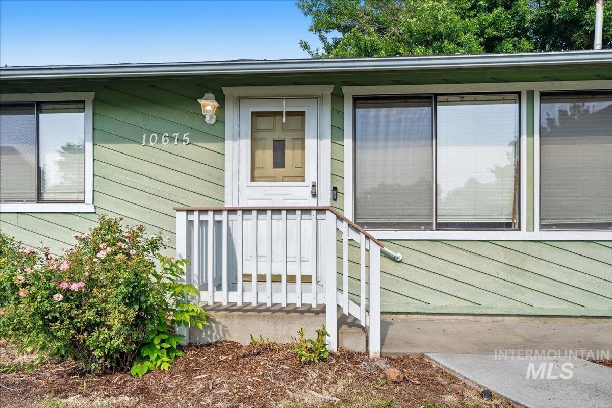 10675 W. Cranberry ct., Boise, Idaho 83717, 3 Bedrooms, 2 Bathrooms, Residential For Sale, Price $459,000, 98995091