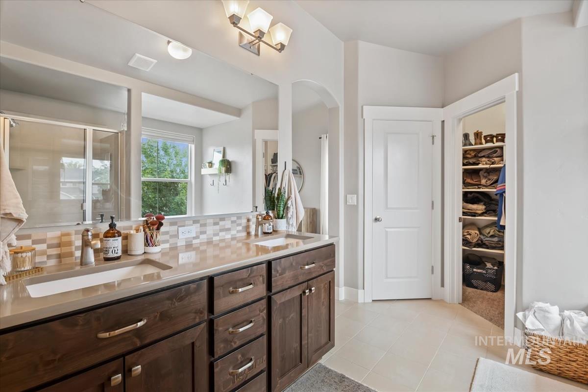 1474 W Bear Track Dr, Meridian, Idaho 83642, 5 Bedrooms, 4 Bathrooms, Residential For Sale, Price $764,990,MLS 98995092