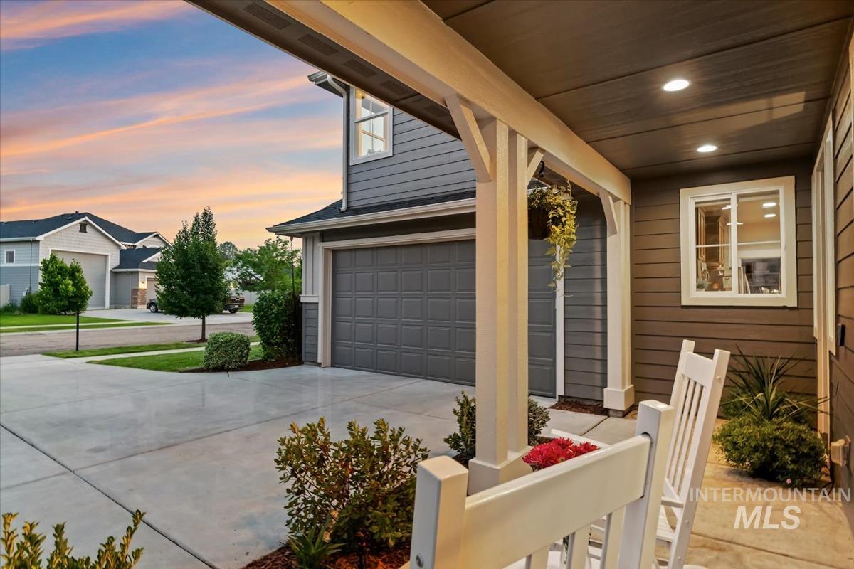 1474 W Bear Track Dr, Meridian, Idaho 83642, 5 Bedrooms, 4 Bathrooms, Residential For Sale, Price $764,990,MLS 98995092