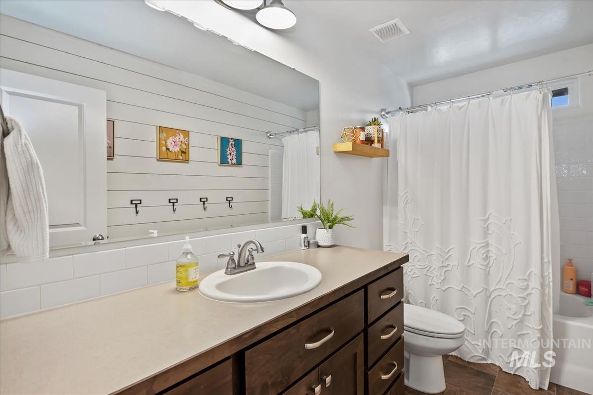 1474 W Bear Track Dr, Meridian, Idaho 83642, 5 Bedrooms, 4 Bathrooms, Residential For Sale, Price $764,990,MLS 98995092