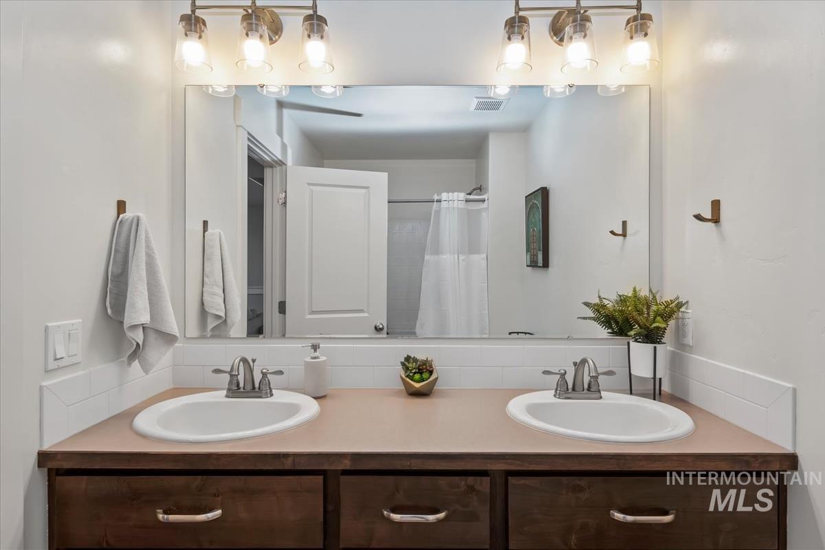1474 W Bear Track Dr, Meridian, Idaho 83642, 5 Bedrooms, 4 Bathrooms, Residential For Sale, Price $764,990,MLS 98995092