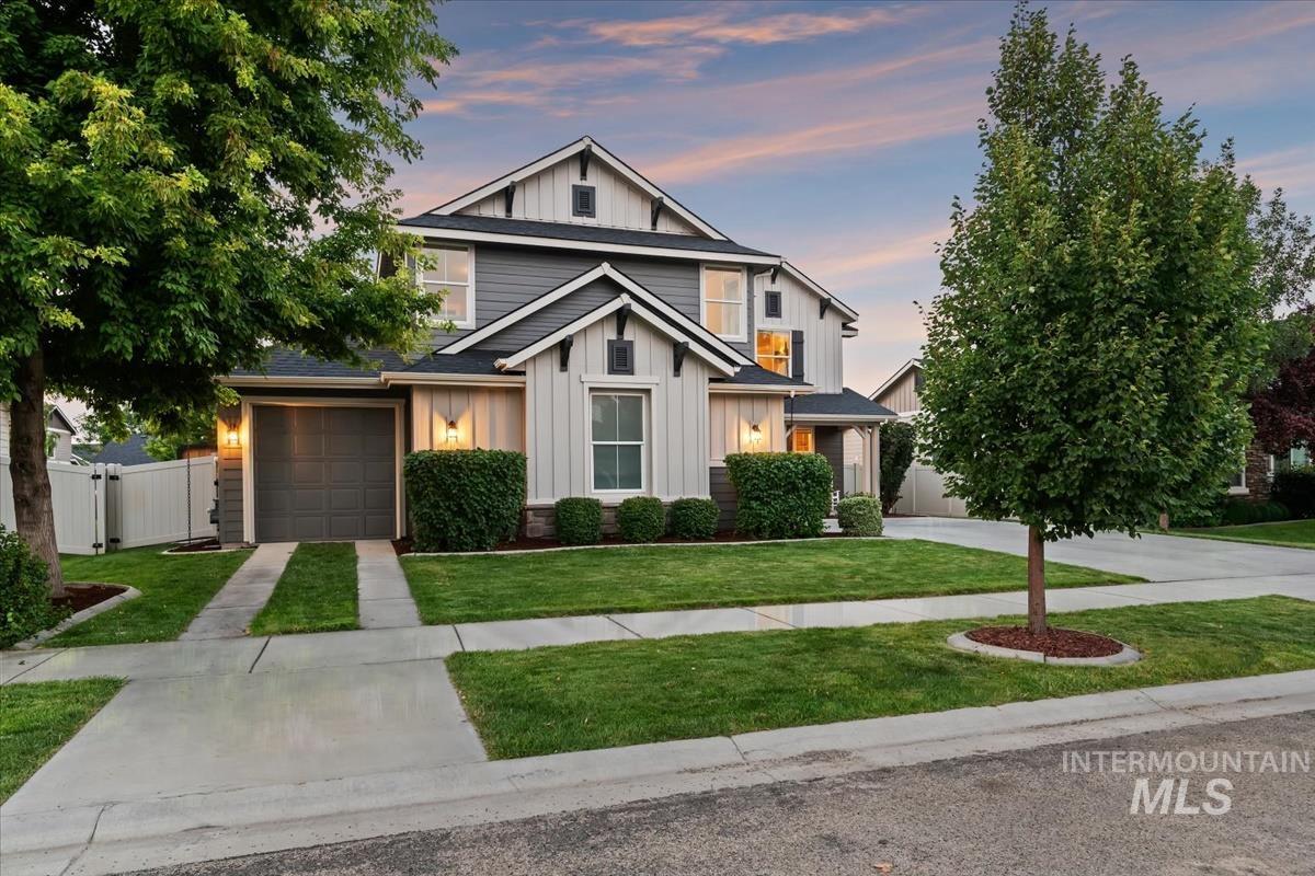 1474 W Bear Track Dr, Meridian, Idaho 83642, 5 Bedrooms, 4 Bathrooms, Residential For Sale, Price $764,990,MLS 98995092