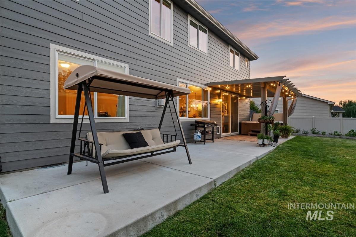 1474 W Bear Track Dr, Meridian, Idaho 83642, 5 Bedrooms, 4 Bathrooms, Residential For Sale, Price $764,990,MLS 98995092