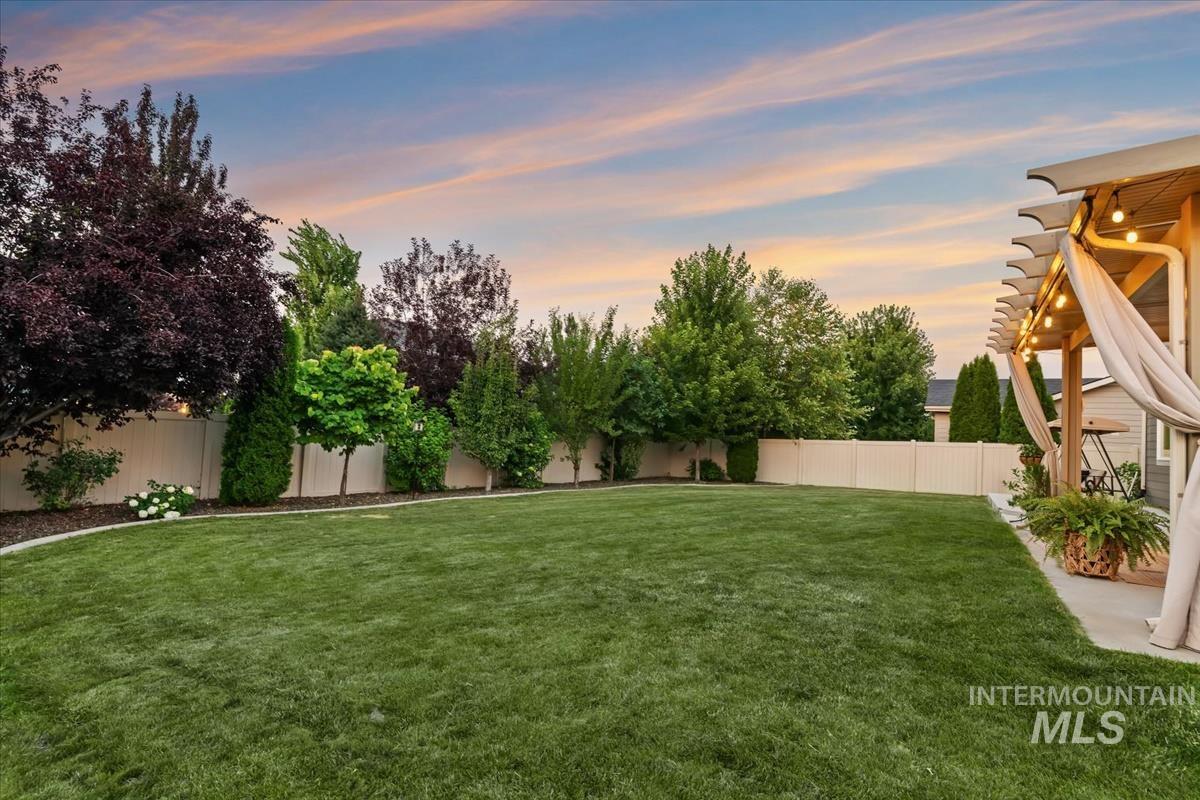 1474 W Bear Track Dr, Meridian, Idaho 83642, 5 Bedrooms, 4 Bathrooms, Residential For Sale, Price $764,990,MLS 98995092