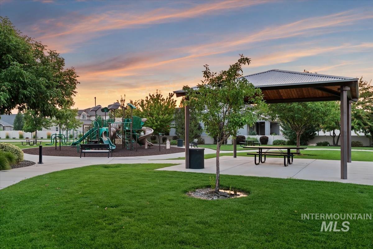 1474 W Bear Track Dr, Meridian, Idaho 83642, 5 Bedrooms, 4 Bathrooms, Residential For Sale, Price $764,990, 98995092