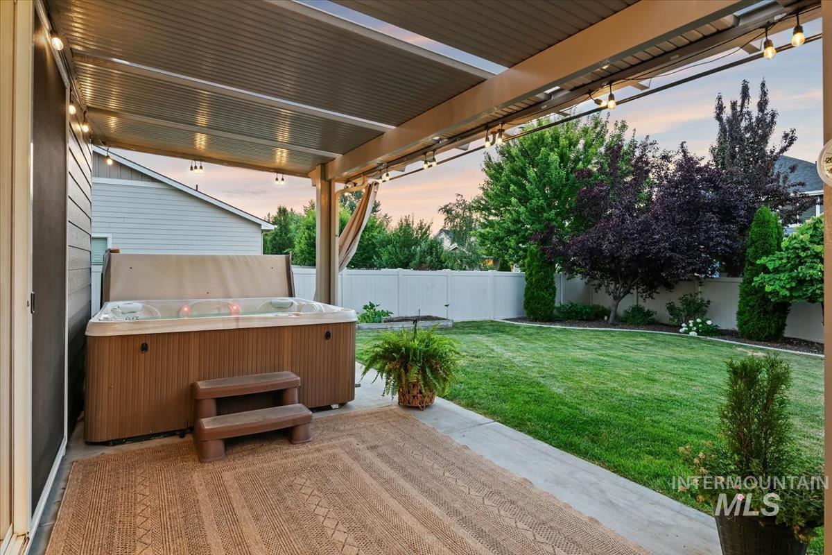 1474 W Bear Track Dr, Meridian, Idaho 83642, 5 Bedrooms, 4 Bathrooms, Residential For Sale, Price $764,990,MLS 98995092