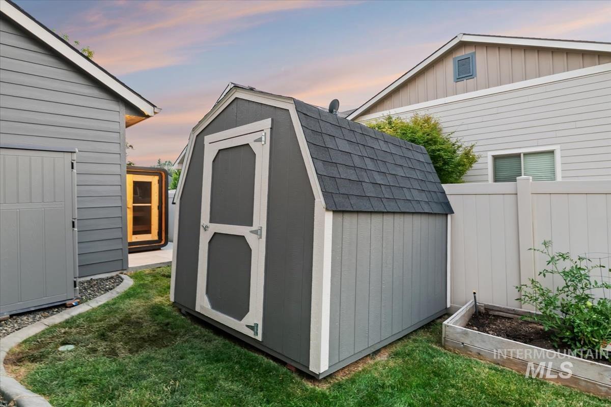 1474 W Bear Track Dr, Meridian, Idaho 83642, 5 Bedrooms, 4 Bathrooms, Residential For Sale, Price $764,990,MLS 98995092