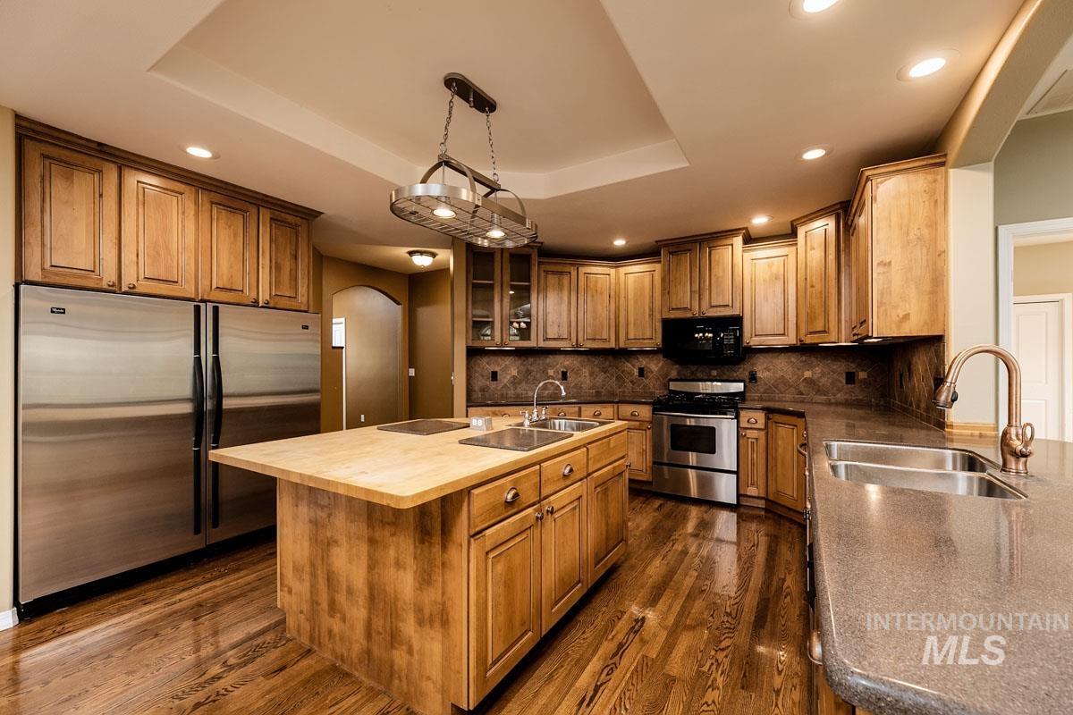 963 E Kingsford Dr, Meridian, Idaho 83642, 4 Bedrooms, 3 Bathrooms, Residential For Sale, Price $699,900, 98995097