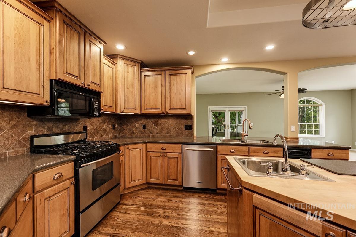 963 E Kingsford Dr, Meridian, Idaho 83642, 4 Bedrooms, 3 Bathrooms, Residential For Sale, Price $699,900, 98995097
